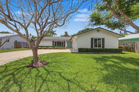 House in Tequesta, Florida 3 bedrooms, 136.38 sq.m. № 2191089 - photo 2