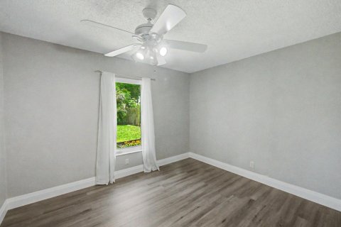 House in Tequesta, Florida 3 bedrooms, 136.38 sq.m. № 2191089 - photo 19