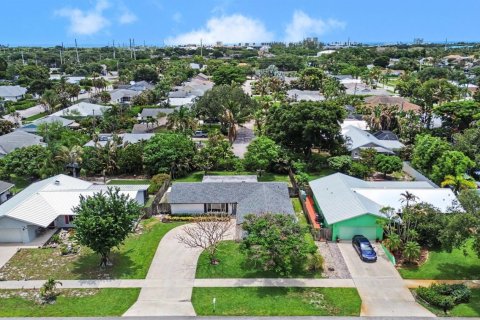 House in Tequesta, Florida 3 bedrooms, 136.38 sq.m. № 2191089 - photo 5