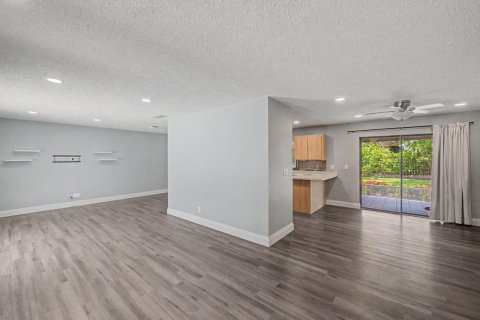 House in Tequesta, Florida 3 bedrooms, 136.38 sq.m. № 2191089 - photo 9