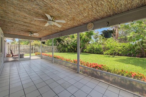 House in Tequesta, Florida 3 bedrooms, 136.38 sq.m. № 2191089 - photo 25