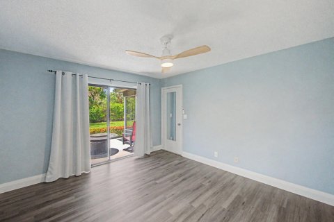 House in Tequesta, Florida 3 bedrooms, 136.38 sq.m. № 2191089 - photo 16