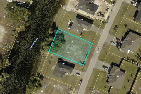 Land in Cape Coral, Florida № 1999486