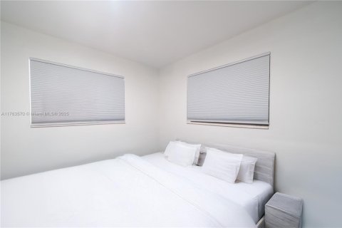 House in Hollywood, Florida 3 bedrooms, 136.57 sq.m. № 1887263 - photo 9