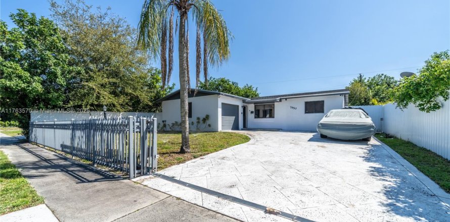 House in Hollywood, Florida 3 bedrooms, 136.57 sq.m. № 1887263