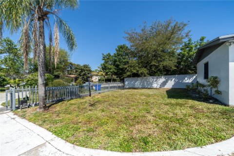 House in Hollywood, Florida 3 bedrooms, 136.57 sq.m. № 1887263 - photo 22