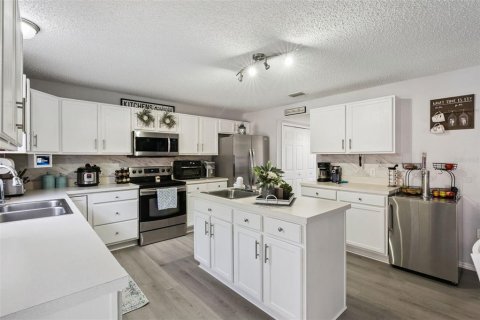 Casa en venta en Deltona, Florida, 4 dormitorios, 278.52 m2 № 2383321 - foto 15
