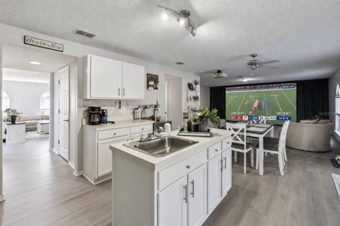 Casa en venta en Deltona, Florida, 4 dormitorios, 278.52 m2 № 2383321 - foto 14