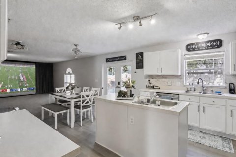 Casa en venta en Deltona, Florida, 4 dormitorios, 278.52 m2 № 2383321 - foto 13
