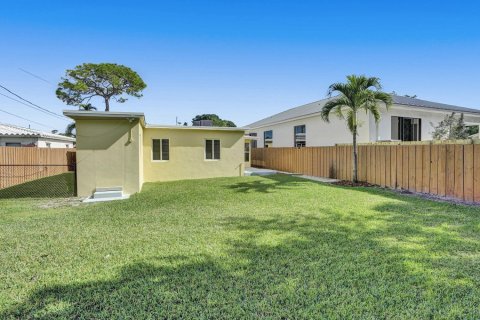 Casa en alquiler en Fort Lauderdale, Florida, 3 dormitorios, 174.01 m2 № 1093904 - foto 1