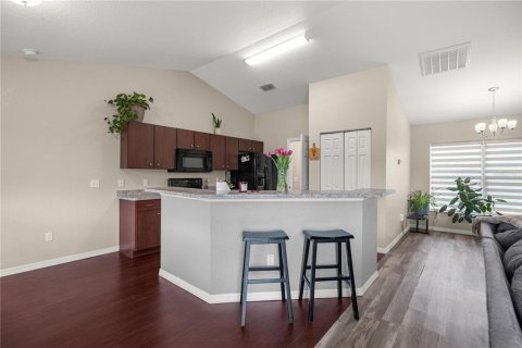 House in Ocala, Florida 3 bedrooms, 131.55 sq.m. № 2112071 - photo 6