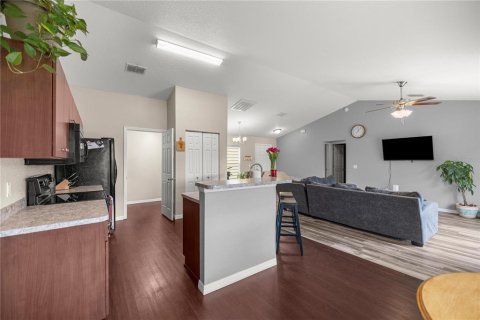 House in Ocala, Florida 3 bedrooms, 131.55 sq.m. № 2112071 - photo 9