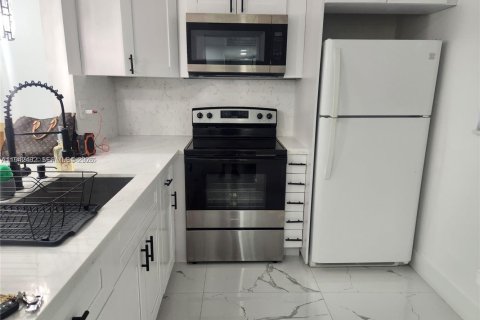 Copropriété à vendre à Lauderdale Lakes, Floride: 1 chambre, 63.55 m2 № 1999131 - photo 3