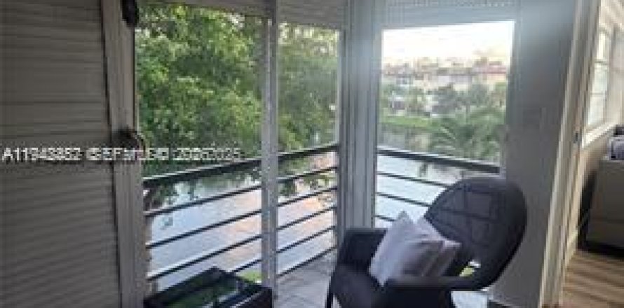 Condo à Lauderdale Lakes, Floride, 1 chambre  № 1999131