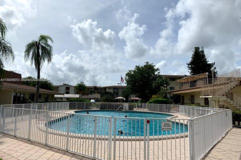 Condominio en venta en Miami, Florida, 1 dormitorio, 63.92 m2 № 2002635 - foto 22