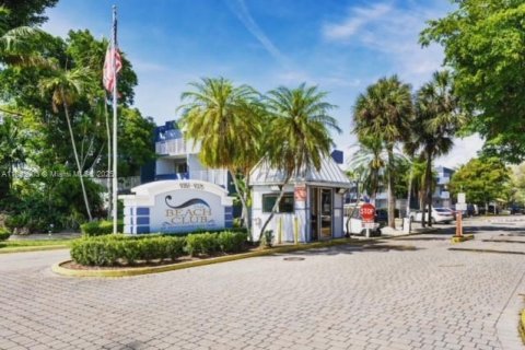 Copropriété à louer à Miami, Floride: 1 chambre, 104.52 m2 № 1945822 - photo 1
