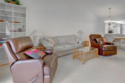 Condo in Venice, Florida, 2 bedrooms  № 2098373 - photo 17