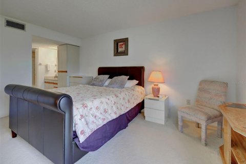 Condo in Venice, Florida, 2 bedrooms  № 2098373 - photo 27