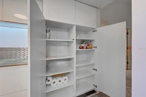 Condo in Venice, Florida, 2 bedrooms  № 2098373 - photo 10