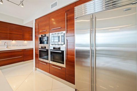 Condominio en venta en Sunny Isles Beach, Florida, 3 dormitorios, 280.19 m2 № 2018036 - foto 14