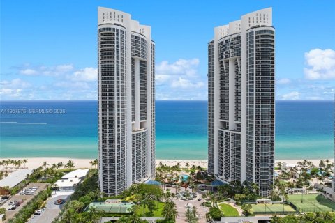 Condominio en venta en Sunny Isles Beach, Florida, 3 dormitorios, 280.19 m2 № 2018036 - foto 4