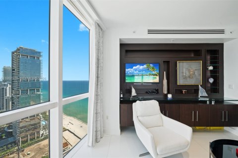 Condominio en venta en Sunny Isles Beach, Florida, 3 dormitorios, 280.19 m2 № 2018036 - foto 29