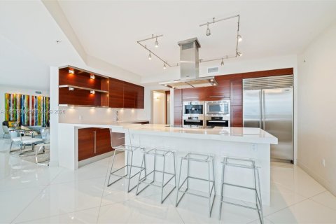 Condominio en venta en Sunny Isles Beach, Florida, 3 dormitorios, 280.19 m2 № 2018036 - foto 12
