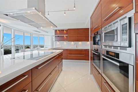 Condominio en venta en Sunny Isles Beach, Florida, 3 dormitorios, 280.19 m2 № 2018036 - foto 13