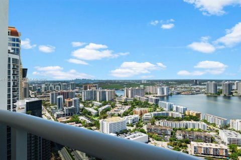 Condominio en venta en Sunny Isles Beach, Florida, 3 dormitorios, 280.19 m2 № 2018036 - foto 9