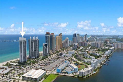 Condominio en venta en Sunny Isles Beach, Florida, 3 dormitorios, 280.19 m2 № 2018036 - foto 2