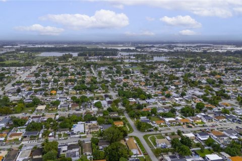 Купить виллу или дом в Хайалиа, Флорида 3 спальни, № 2025795 - фото 4
