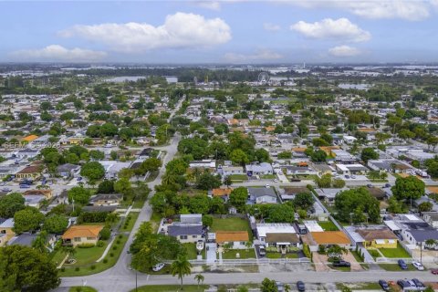 Купить виллу или дом в Хайалиа, Флорида 3 спальни, № 2025795 - фото 6