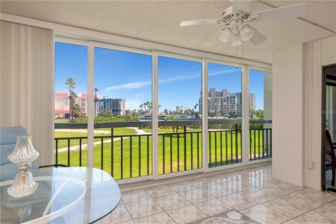 Condominio en venta en Saint Petersburg, Florida, 2 dormitorios, 134.24 m2 № 2201742 - foto 11
