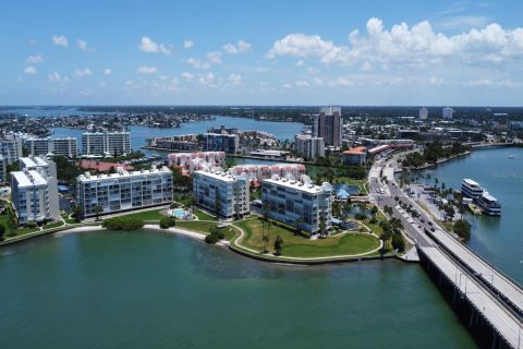 Condominio en venta en Saint Petersburg, Florida, 2 dormitorios, 134.24 m2 № 2201742 - foto 30