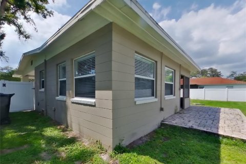 Casa en alquiler en Tampa, Florida, 3 dormitorios, 158.68 m2 № 1911076 - foto 15