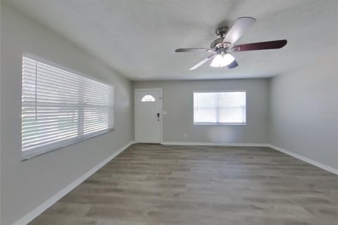 Casa en alquiler en Tampa, Florida, 3 dormitorios, 158.68 m2 № 1911076 - foto 2