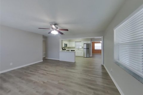 Casa en alquiler en Tampa, Florida, 3 dormitorios, 158.68 m2 № 1911076 - foto 3