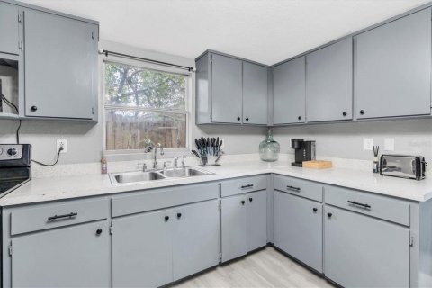 House in Tampa, Florida 3 bedrooms, 97.92 sq.m. № 1787648 - photo 6