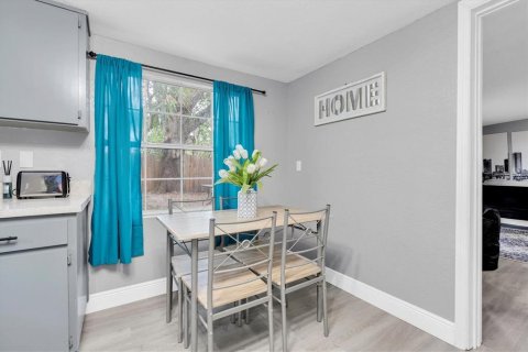 House in Tampa, Florida 3 bedrooms, 97.92 sq.m. № 1787648 - photo 7