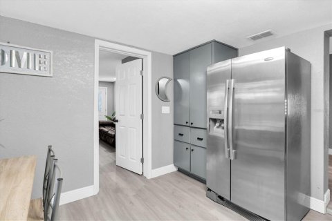 House in Tampa, Florida 3 bedrooms, 97.92 sq.m. № 1787648 - photo 8