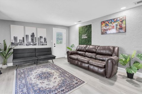 House in Tampa, Florida 3 bedrooms, 97.92 sq.m. № 1787648 - photo 15