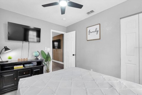 House in Tampa, Florida 3 bedrooms, 97.92 sq.m. № 1787648 - photo 10