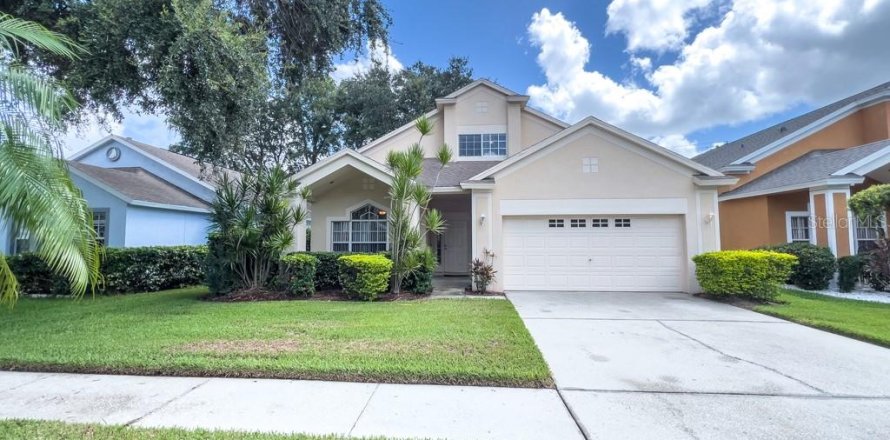 House in Brandon, Florida 4 bedrooms, 253.53 sq.m. № 1725297