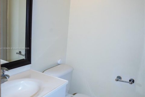 Townhouse in Coral Springs, Florida 2 bedrooms, 119.84 sq.m. № 1804540 - photo 14