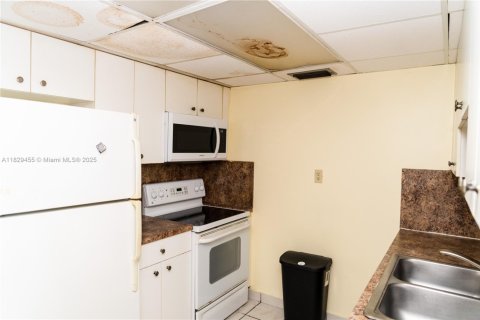 Townhouse in Coral Springs, Florida 2 bedrooms, 119.84 sq.m. № 1804540 - photo 4