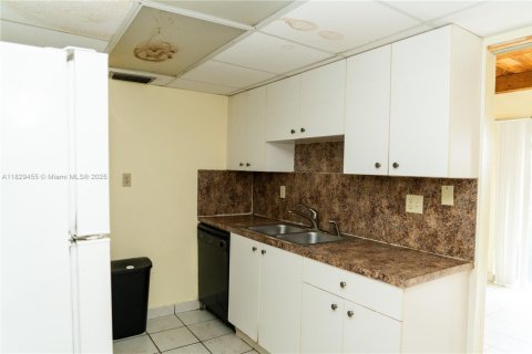 Townhouse in Coral Springs, Florida 2 bedrooms, 119.84 sq.m. № 1804540 - photo 5