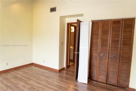 Townhouse in Coral Springs, Florida 2 bedrooms, 119.84 sq.m. № 1804540 - photo 13