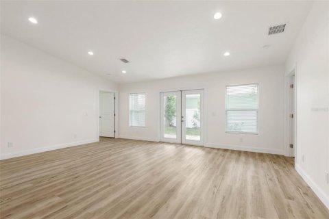House in Palm Coast, Florida 3 bedrooms, 156.08 sq.m. № 2202705 - photo 8