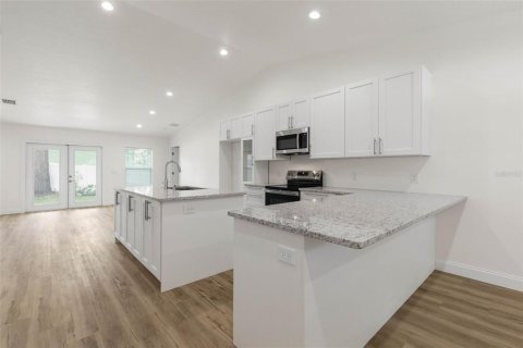 House in Palm Coast, Florida 3 bedrooms, 156.08 sq.m. № 2202705 - photo 11