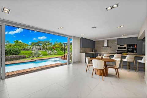 Casa en venta en Pinecrest, Florida, 5 dormitorios, 297.29 m2 № 1958617 - foto 25